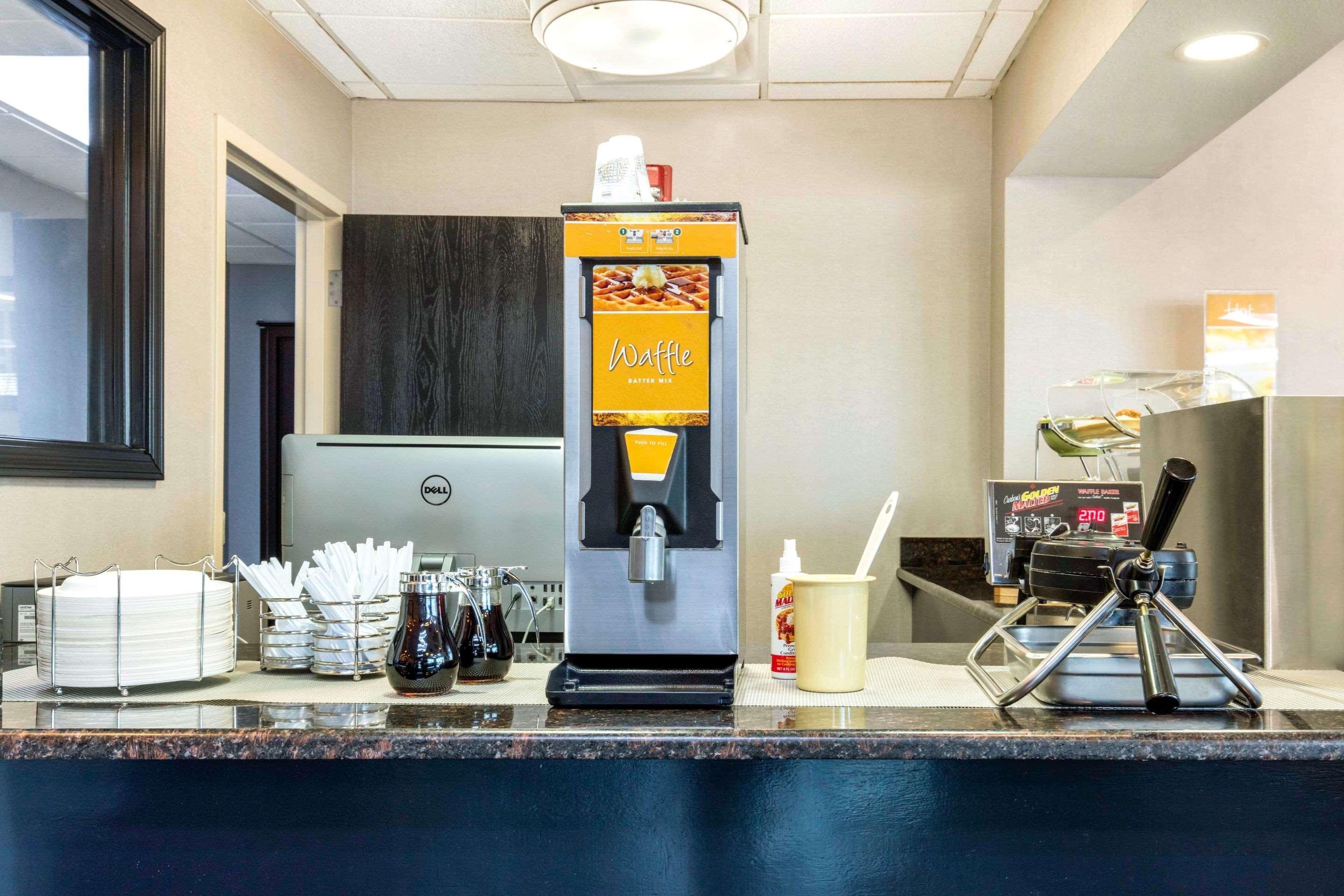 Quality Inn Airport I-240 Мемфис Екстериор снимка