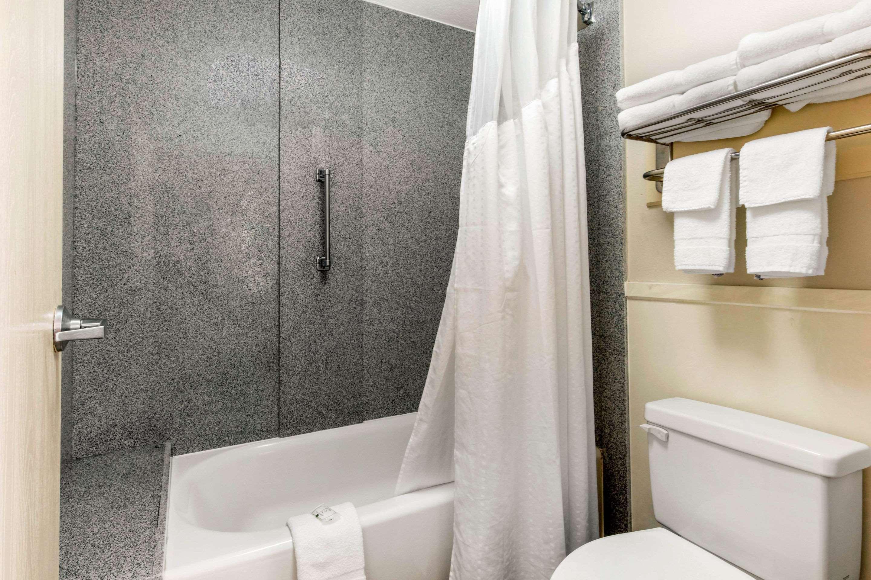 Quality Inn Airport I-240 Мемфис Екстериор снимка
