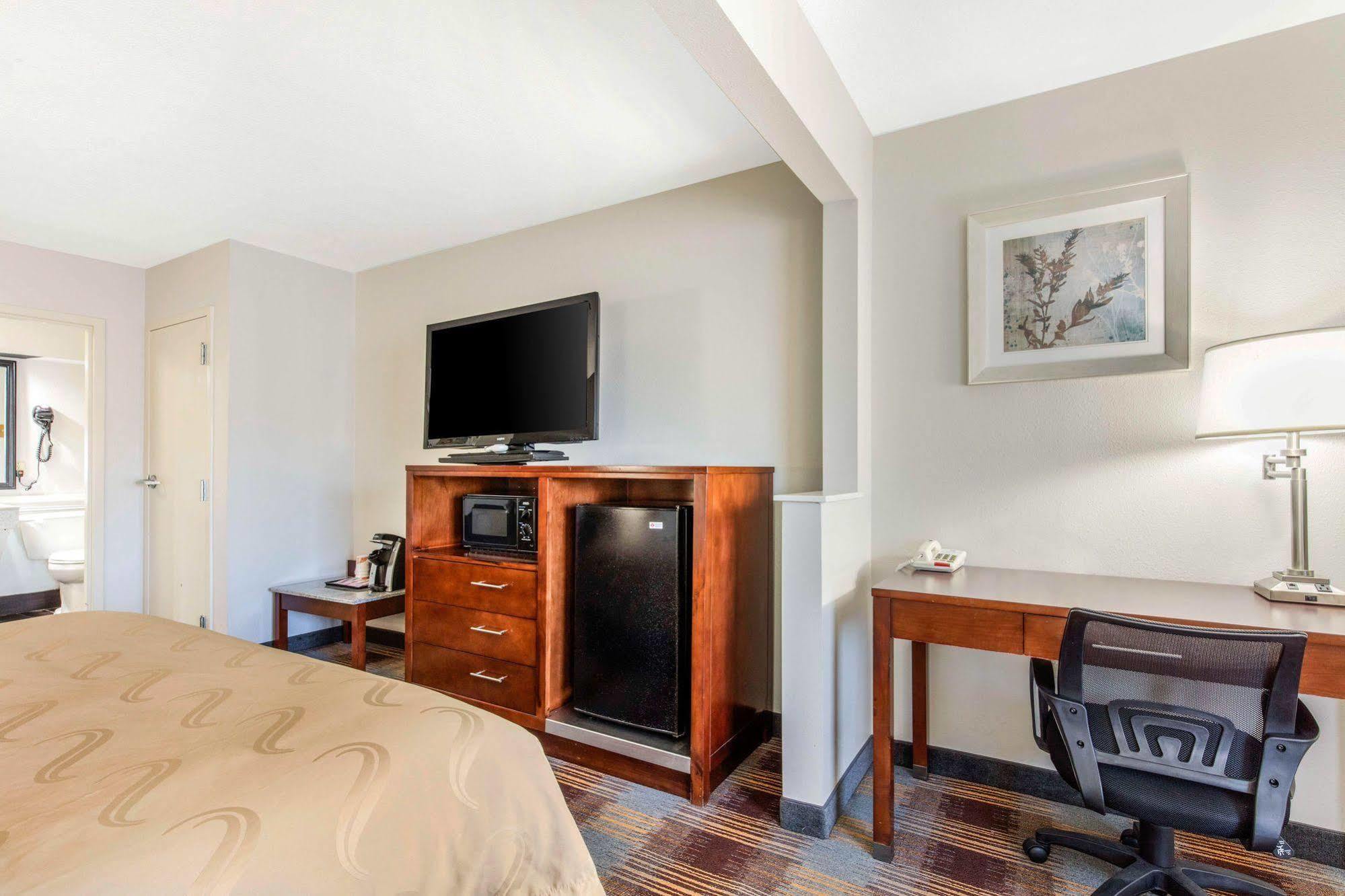 Quality Inn Airport I-240 Мемфис Екстериор снимка